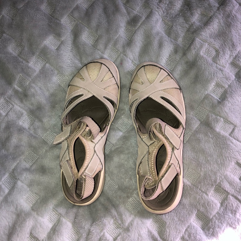Shoes - Picture 3 of 7